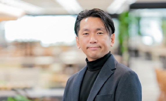 Senior Director 黒田 悠造